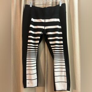 Athleta Black & White Striped Capri Crop Leggings Sz L Large